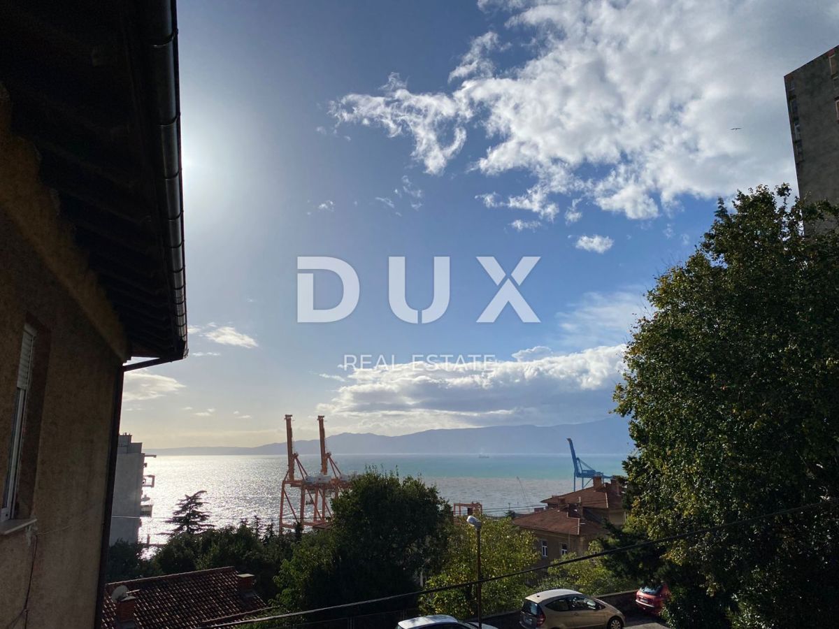 RIJEKA, KRIMEA - 2 case indipendenti con vista mare + 2 annessi + giardino! OPPORTUNITÀ!