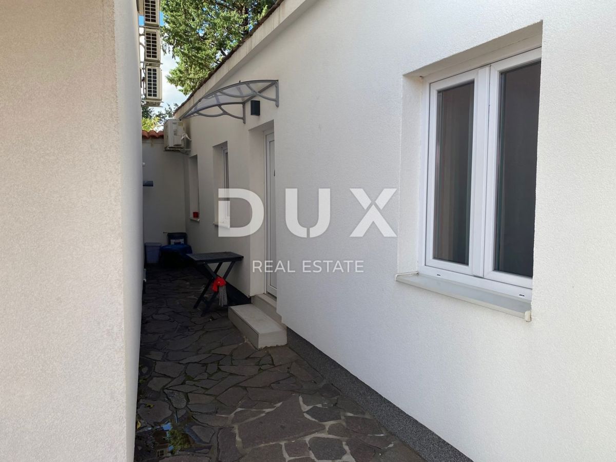 RIJEKA, KRIMEA - 2 case indipendenti con vista mare + 2 annessi + giardino! OPPORTUNITÀ!