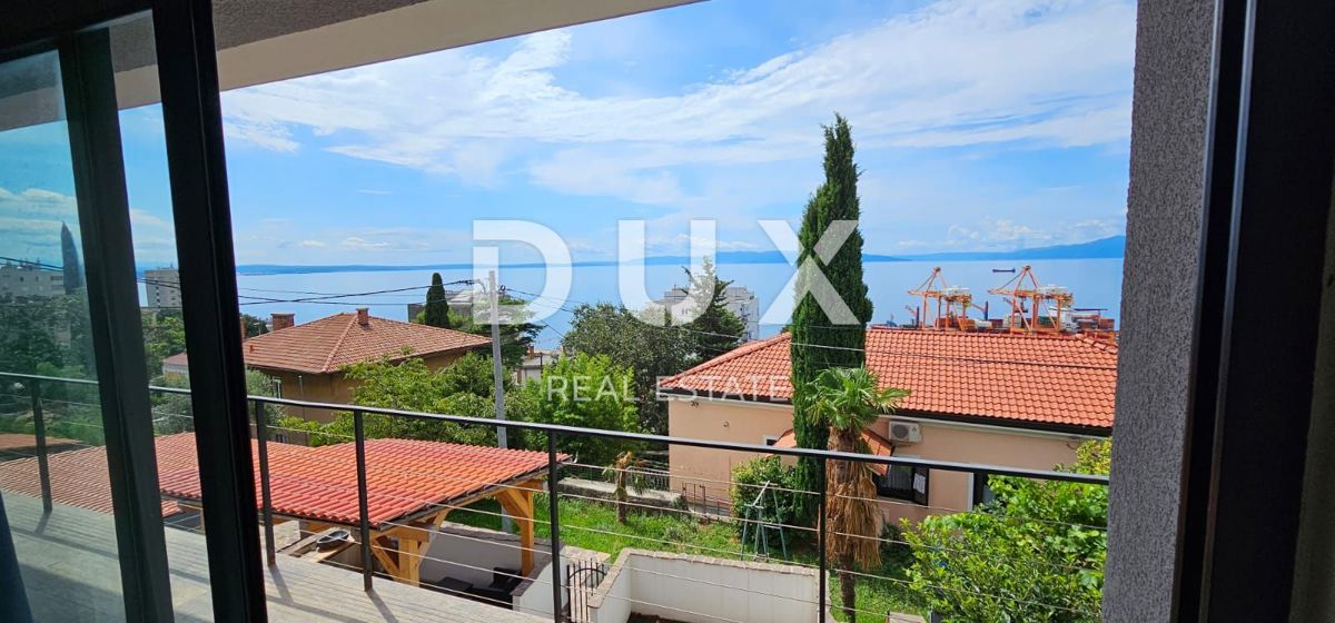 RIJEKA, KRIMEA - 2 case indipendenti con vista mare + 2 annessi + giardino! OPPORTUNITÀ!