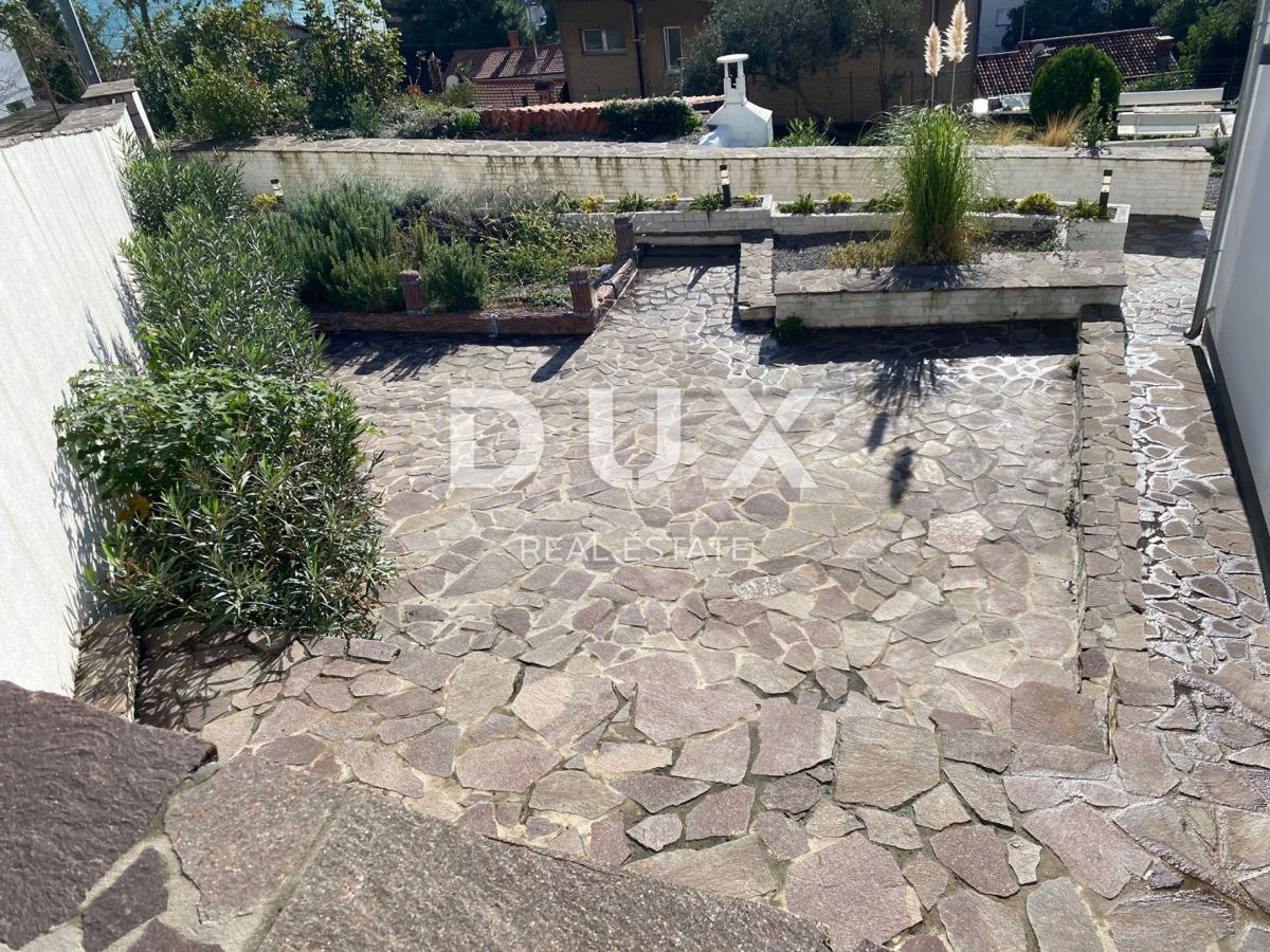 RIJEKA, KRIMEA - 2 case indipendenti con vista mare + 2 annessi + giardino! OPPORTUNITÀ!