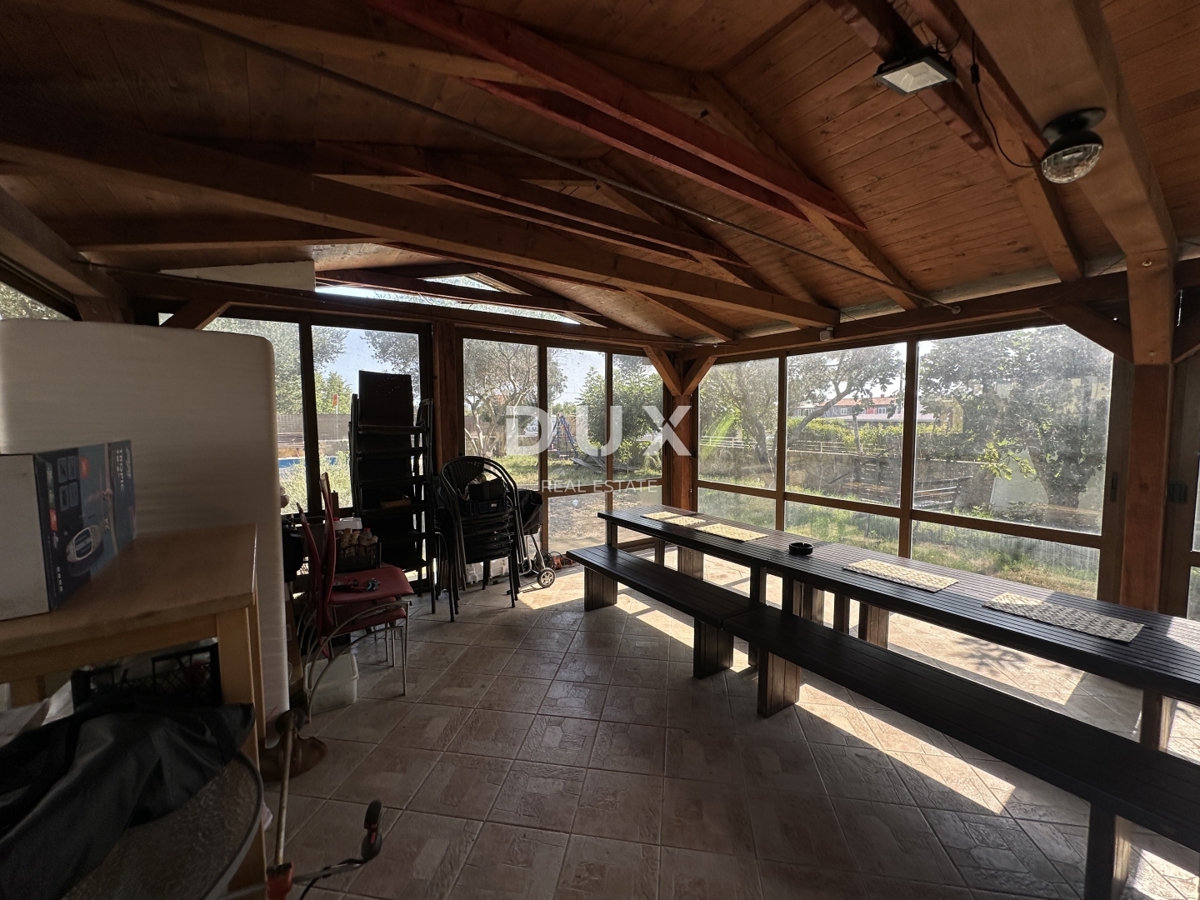 ZADAR, MURVICA – Taverna con piscina e giardino!