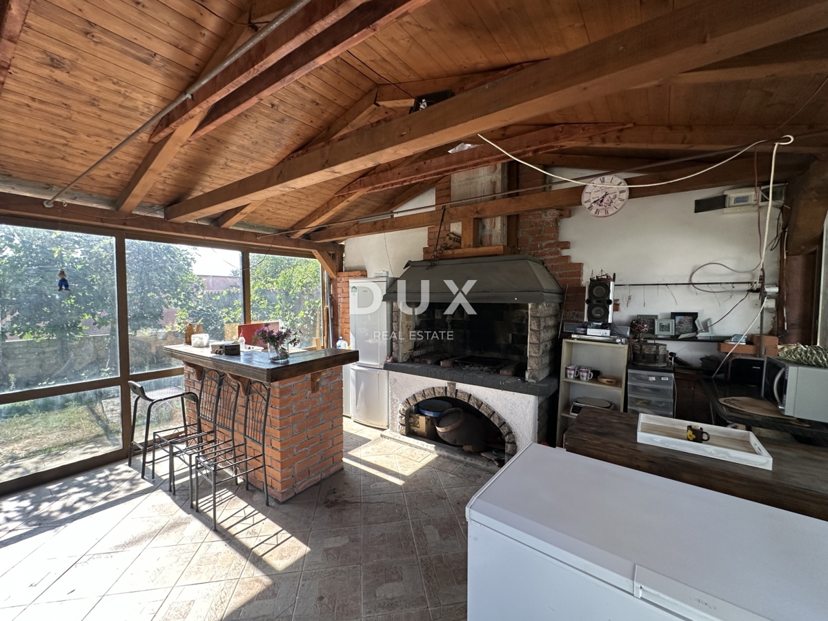 ZADAR, MURVICA – Taverna con piscina e giardino!