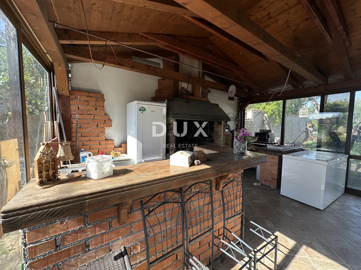 ZADAR, MURVICA – Taverna con piscina e giardino!