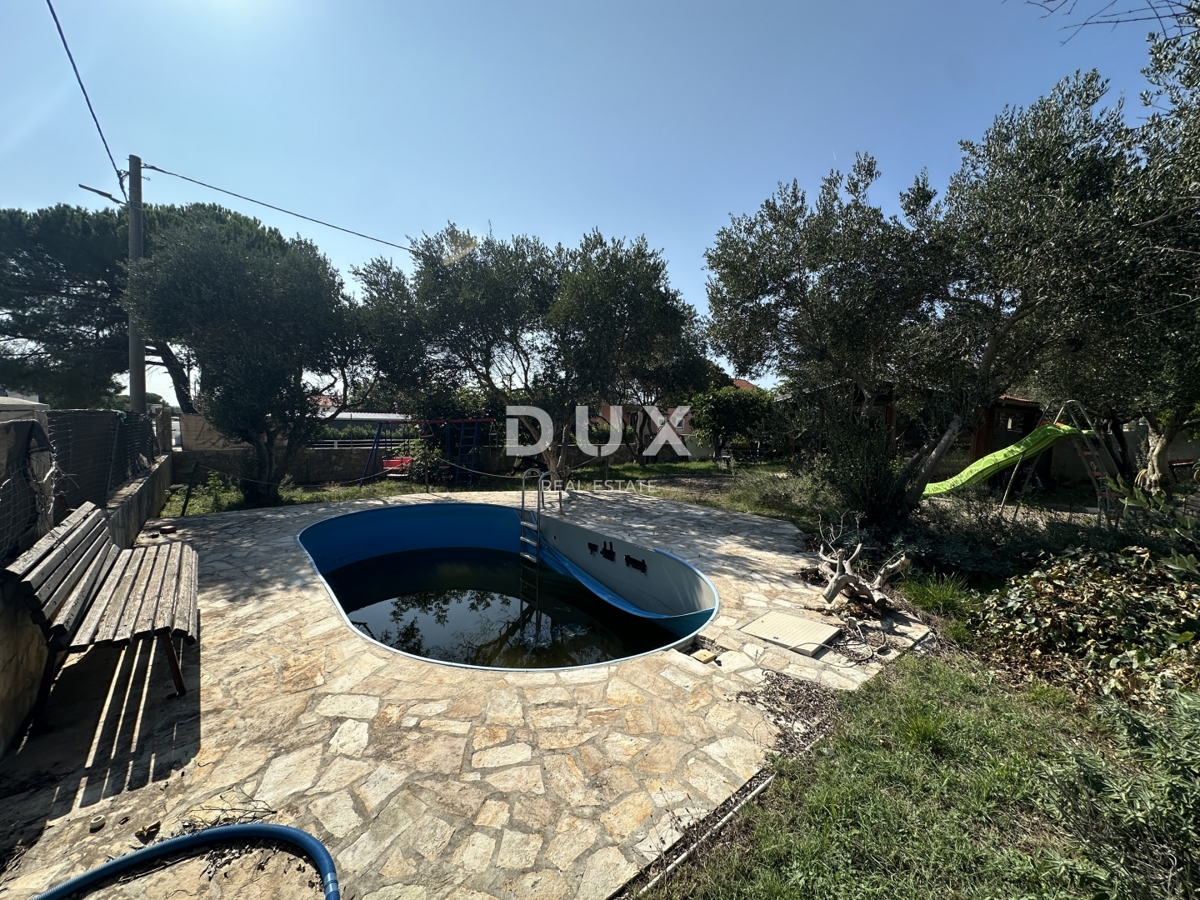 ZADAR, MURVICA – Taverna con piscina e giardino!