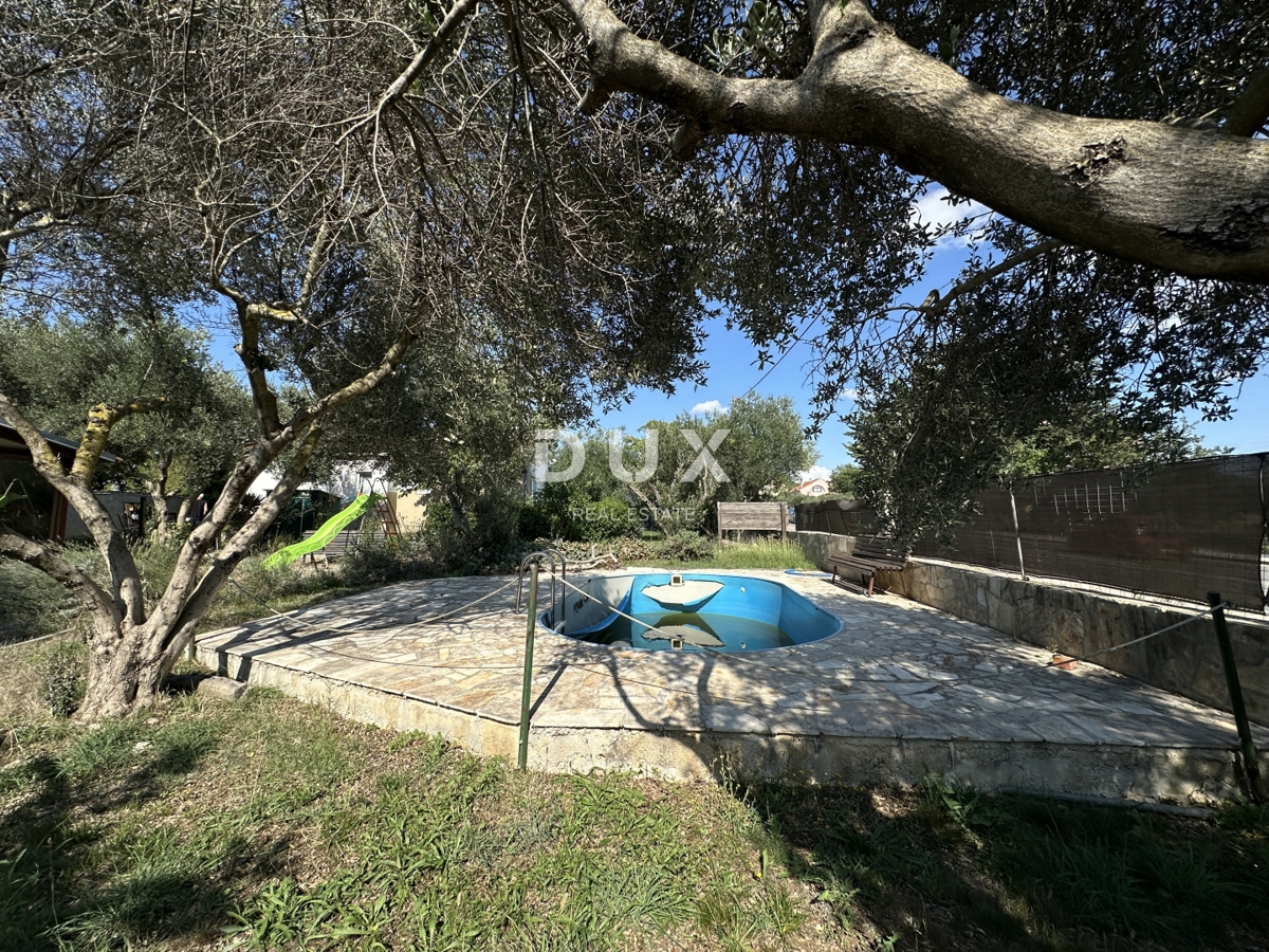 ZADAR, MURVICA – Taverna con piscina e giardino!