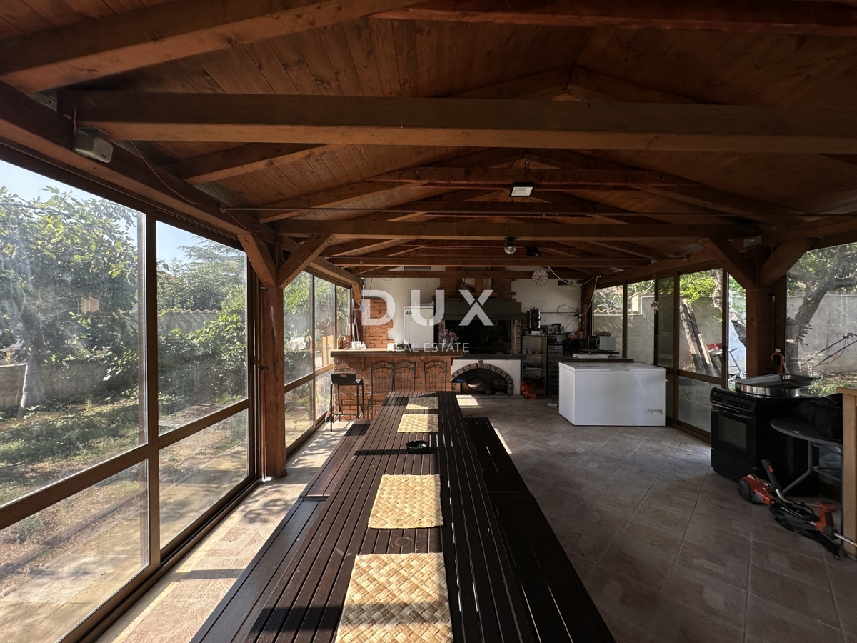 ZADAR, MURVICA – Taverna con piscina e giardino!