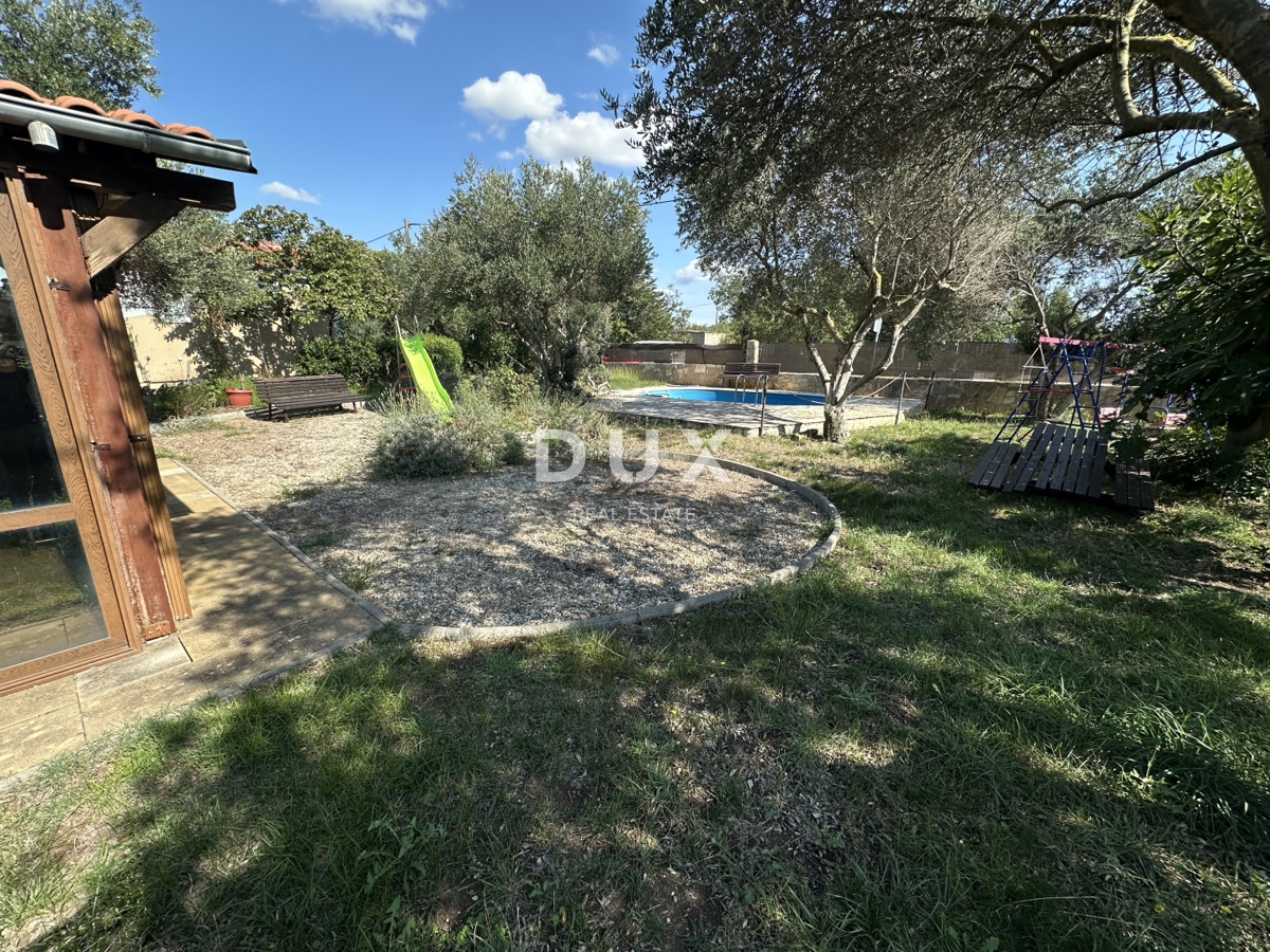 ZADAR, MURVICA – Taverna con piscina e giardino!