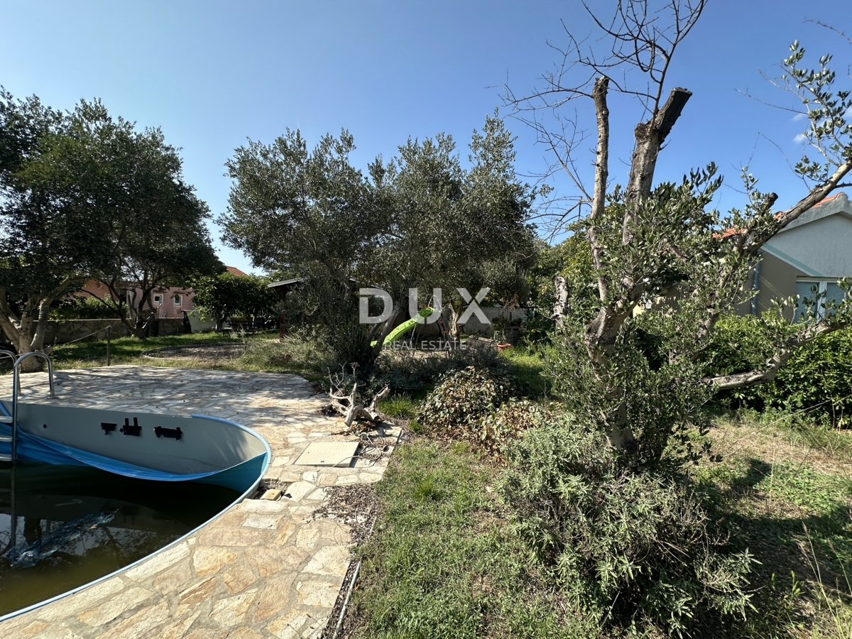 ZADAR, MURVICA – Taverna con piscina e giardino!