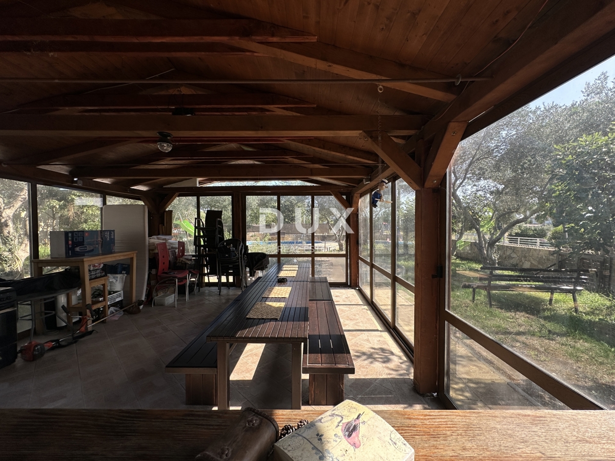 ZADAR, MURVICA – Taverna con piscina e giardino!