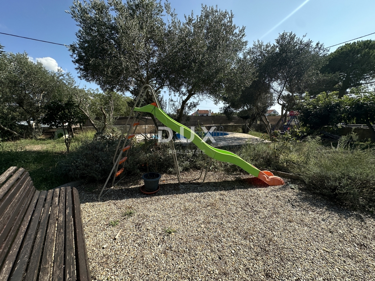 ZADAR, MURVICA – Taverna con piscina e giardino!