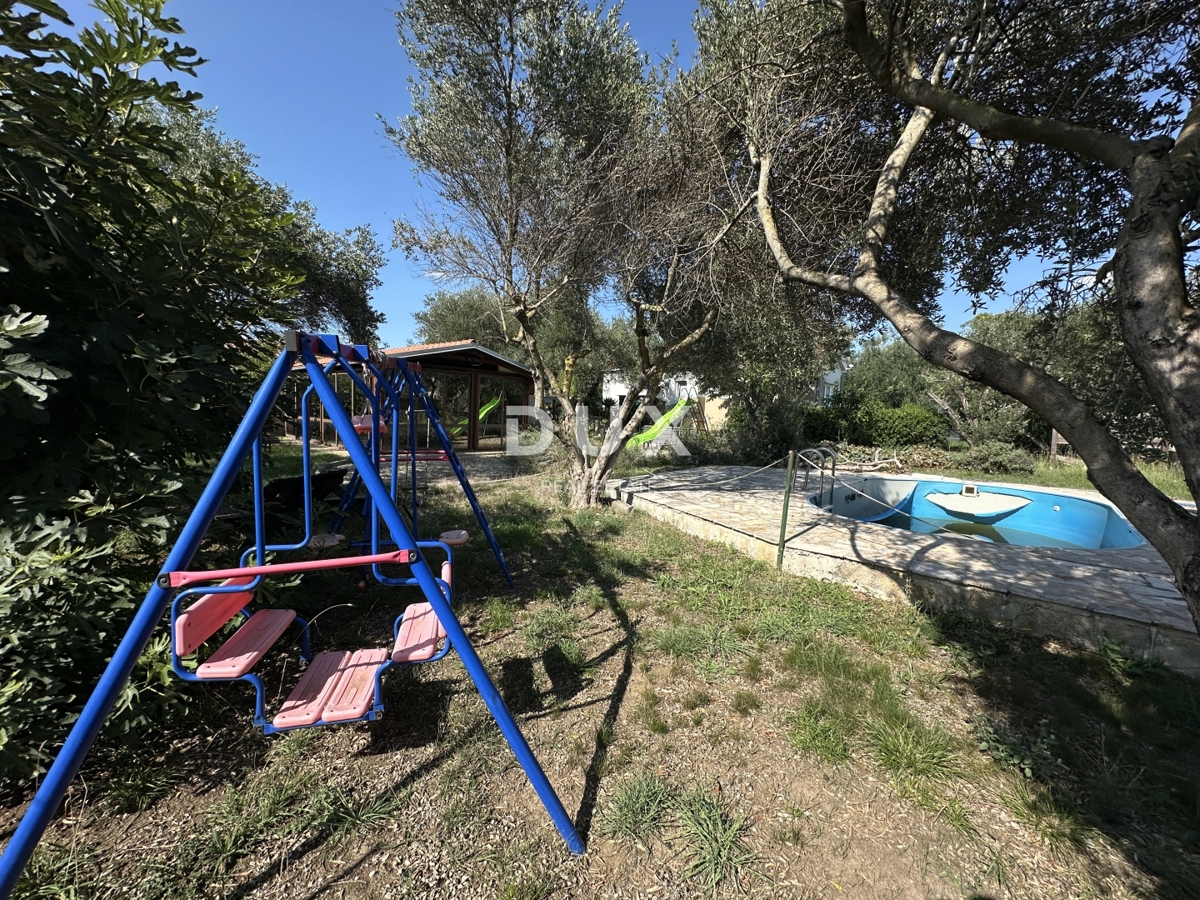 ZADAR, MURVICA – Taverna con piscina e giardino!