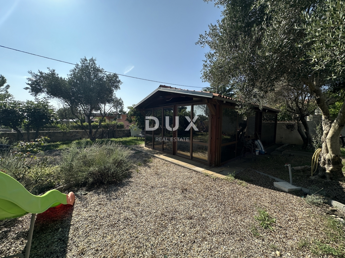 ZADAR, MURVICA – Taverna con piscina e giardino!