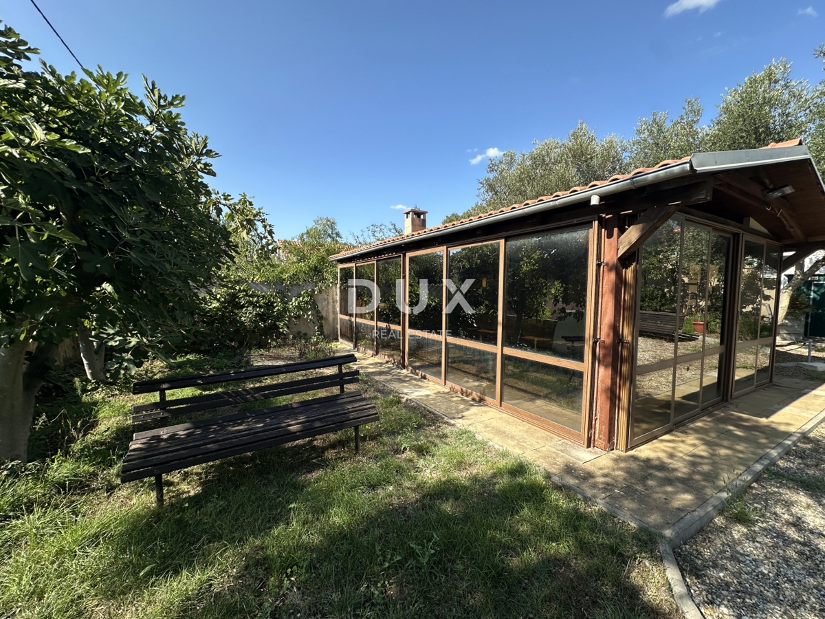 ZADAR, MURVICA – Taverna con piscina e giardino!