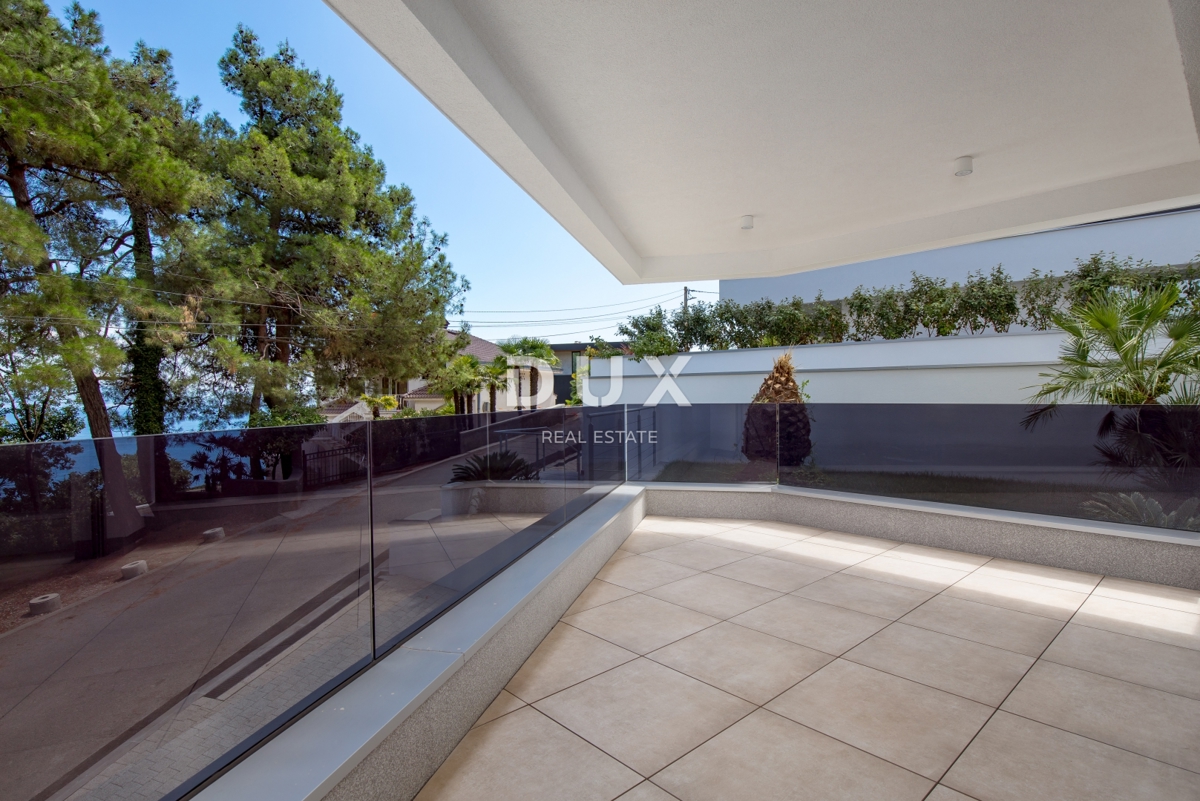 ABBAZIA, CENTRO - lussuoso edificio residenziale e commerciale con 7 appartamenti, garage e piscina nel centro di Abbazia