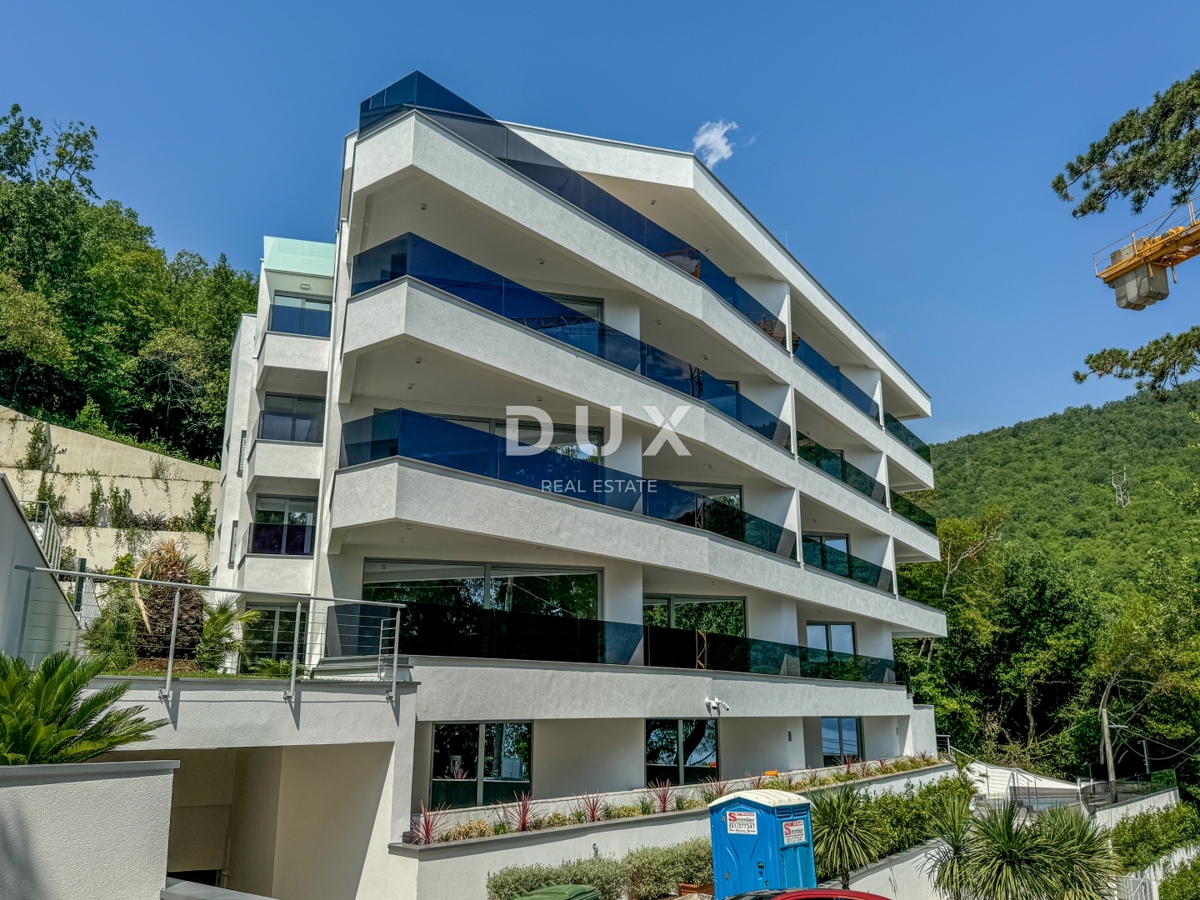 ABBAZIA, CENTRO - lussuoso edificio residenziale e commerciale con 7 appartamenti, garage e piscina nel centro di Abbazia