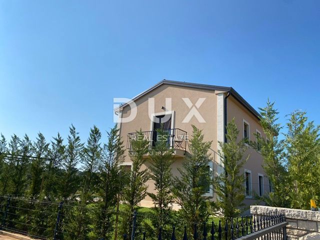 ISTRIA, NOVIGRAD - Casa mediterranea con piscina