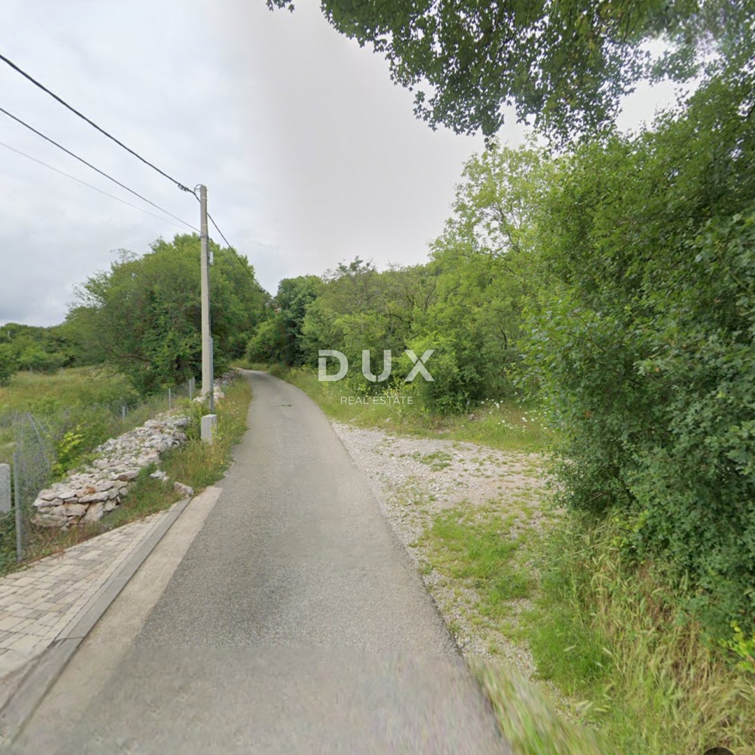 RIJEKA, GROBNIK - terreno edificabile 801m2 per una casa familiare/appartamenti/per affitto o case vacanze con piscina