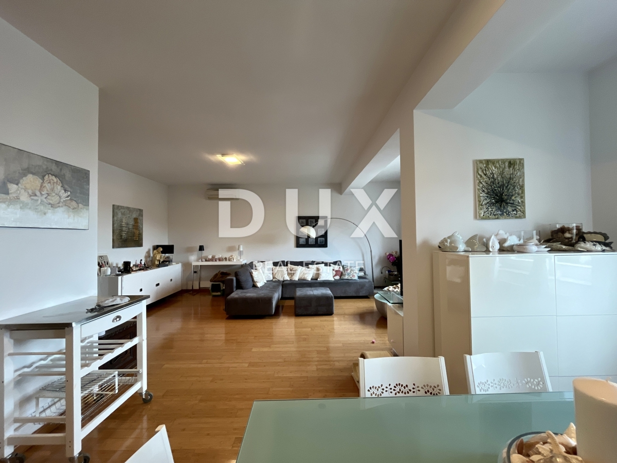 OPATIJA, IČIĆI - Un'oasi intima con un'ampia terrazza a 300 metri dalla spiaggia con vista sul mare