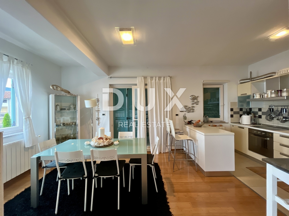 OPATIJA, IČIĆI - Un'oasi intima con un'ampia terrazza a 300 metri dalla spiaggia con vista sul mare