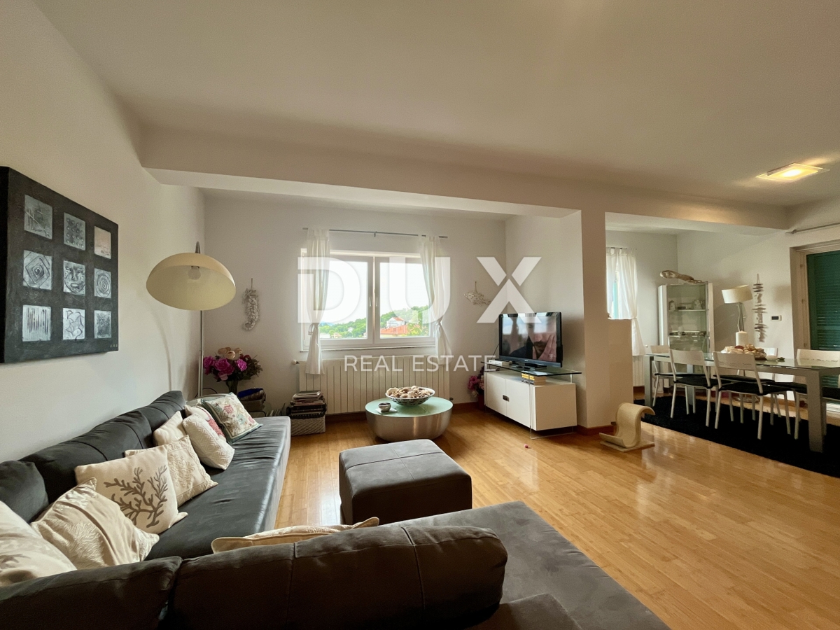 OPATIJA, IČIĆI - Un'oasi intima con un'ampia terrazza a 300 metri dalla spiaggia con vista sul mare