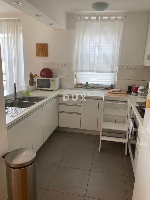 ZAGABRIA, MIKULIĆI - Spazioso appartamento con quattro camere da letto, garage e due posti auto al primo piano