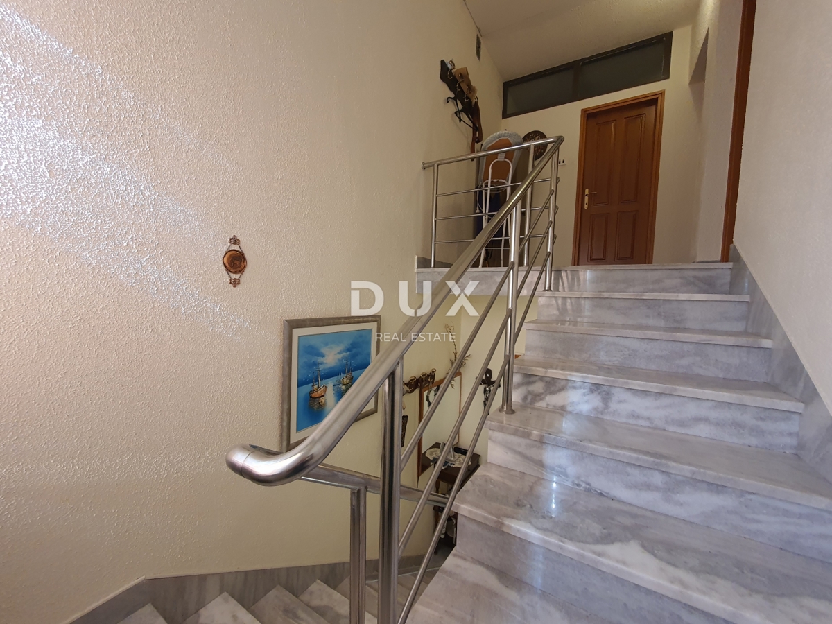 KASTAV, ĆIKOVIĆI - casa con vista mare e grande potenziale abitativo