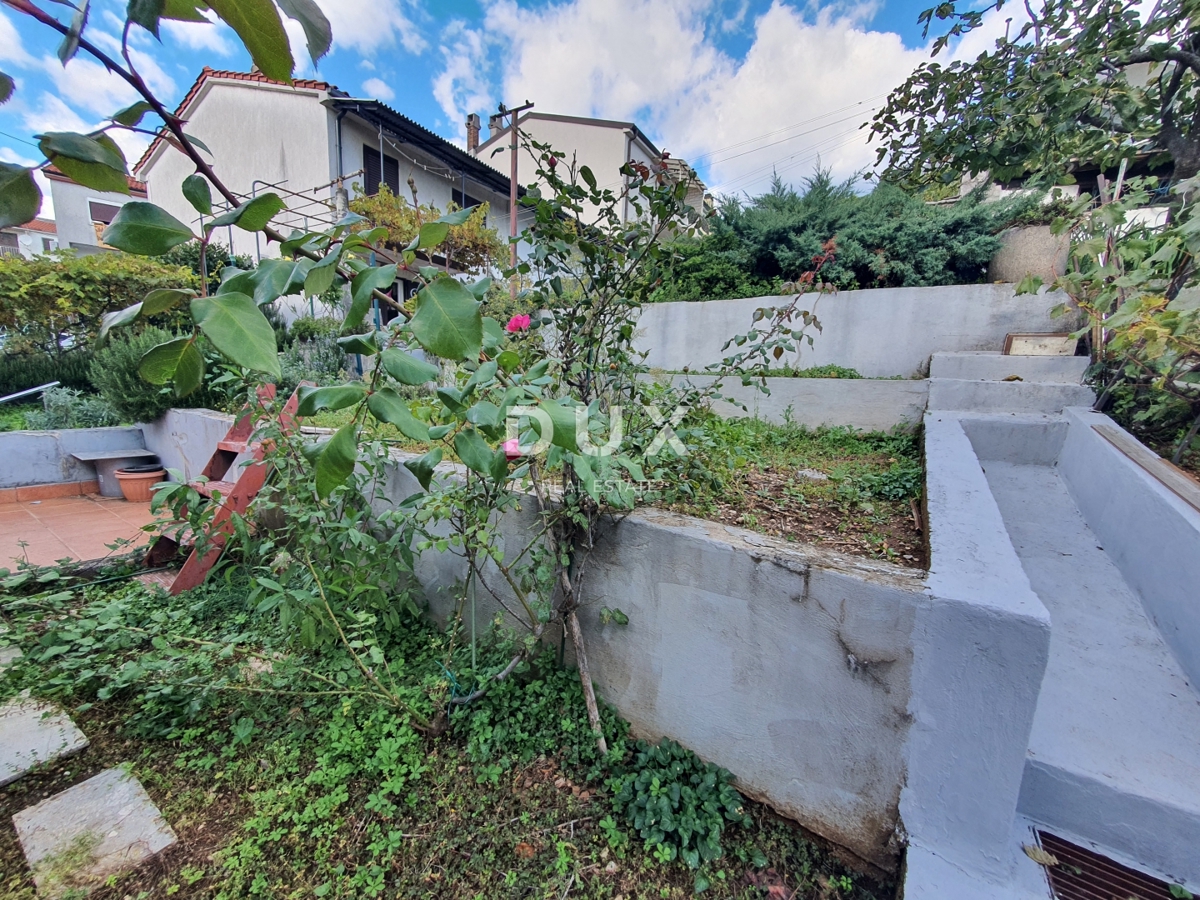 KASTAV, ĆIKOVIĆI - casa con vista mare e grande potenziale abitativo