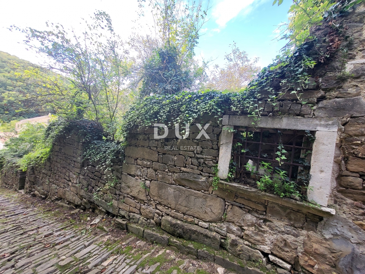 ISTRIA, GROŽNJAN - Edifici in pietra da ricostruire