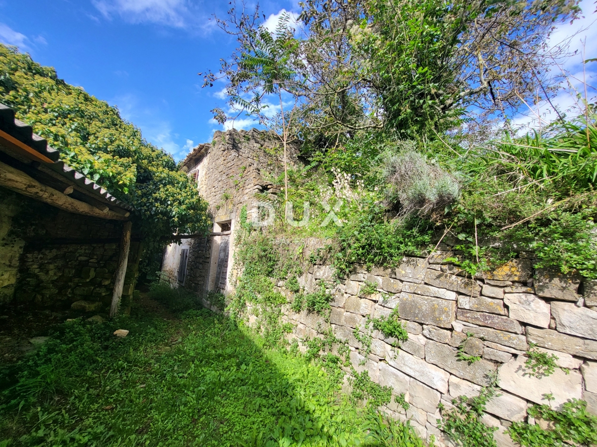 ISTRIA, GROŽNJAN - Edifici in pietra da ricostruire