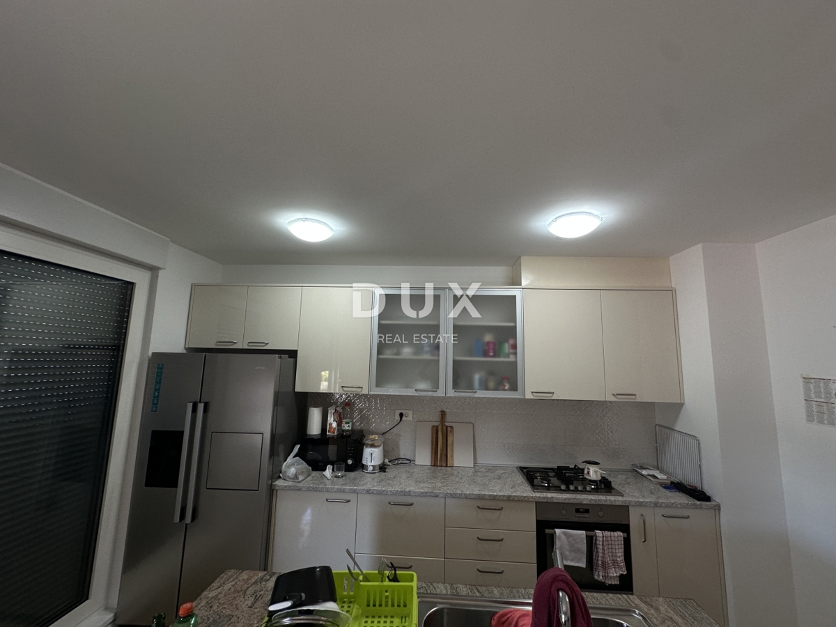 ZADAR, RELJA - Appartamento esclusivo con due posti auto in garage, posizione top!