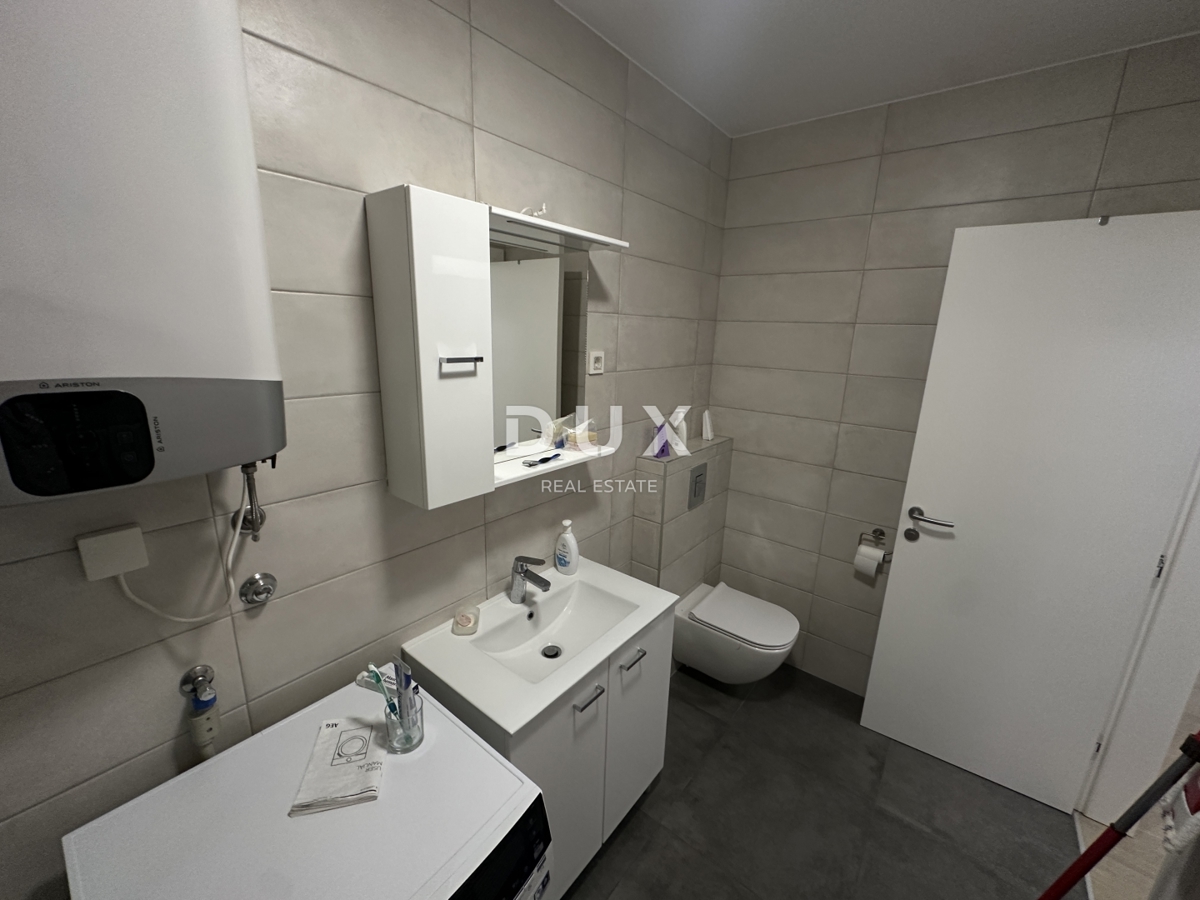 ZADAR, RELJA - Appartamento esclusivo con due posti auto in garage, posizione top!