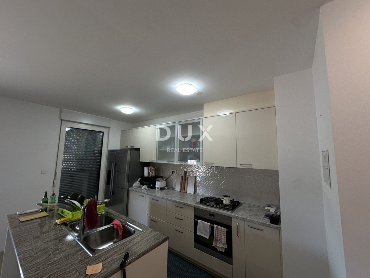 ZADAR, RELJA - Appartamento esclusivo con due posti auto in garage, posizione top!