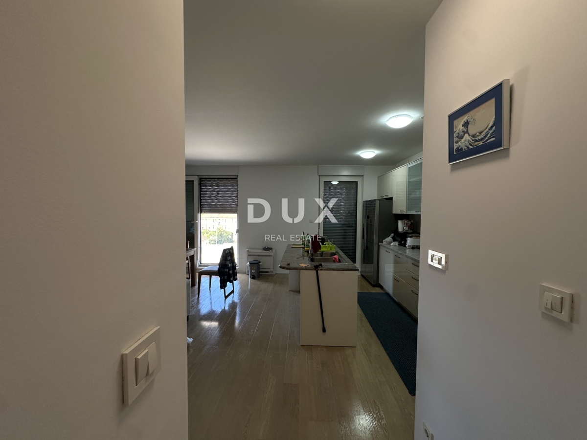 ZADAR, RELJA - Appartamento esclusivo con due posti auto in garage, posizione top!