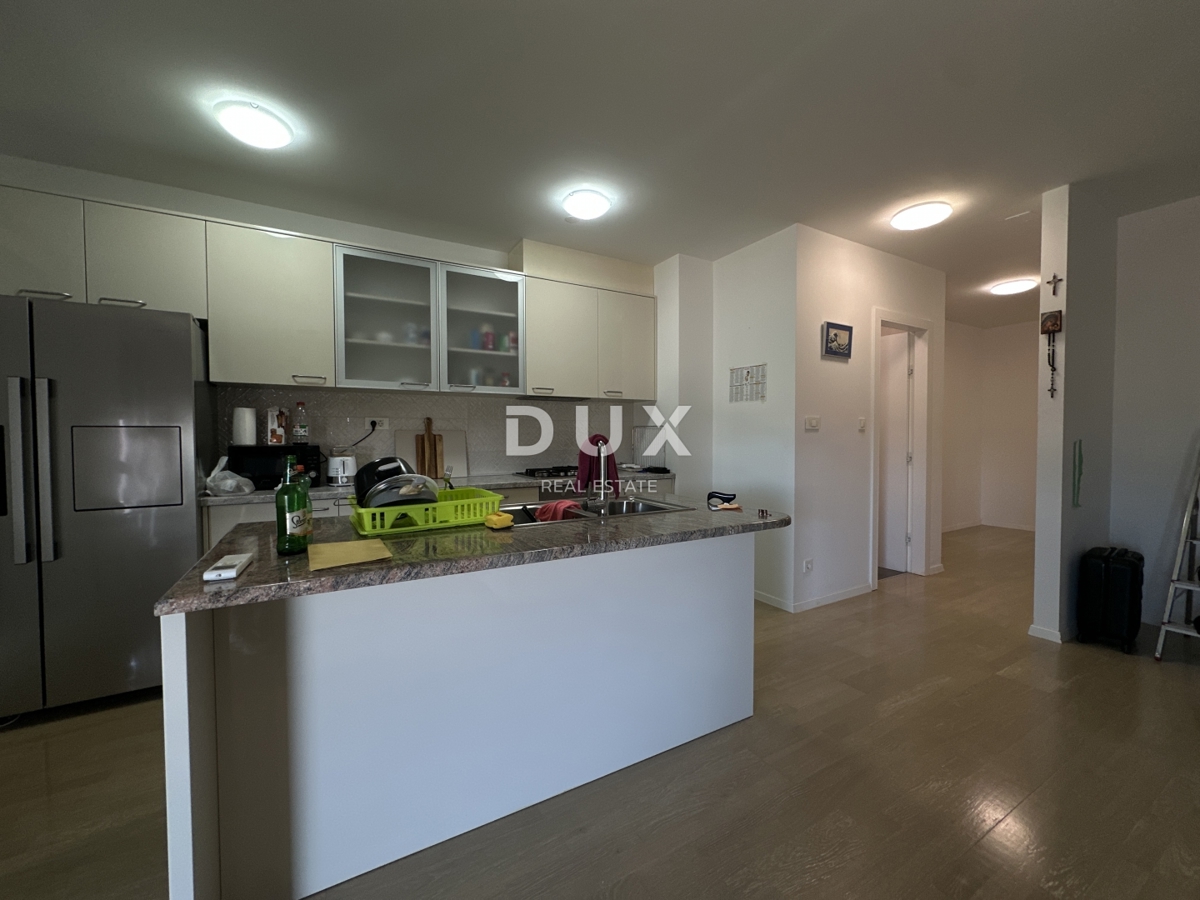 ZADAR, RELJA - Appartamento esclusivo con due posti auto in garage, posizione top!