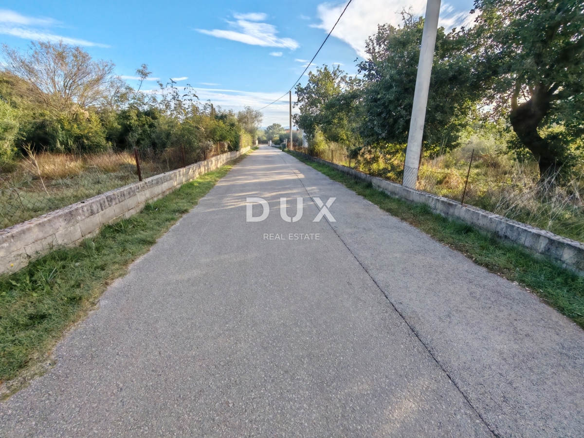 ZADAR, GLAVICA - Terreno edificabile a 7 minuti dalla prima spiaggia!