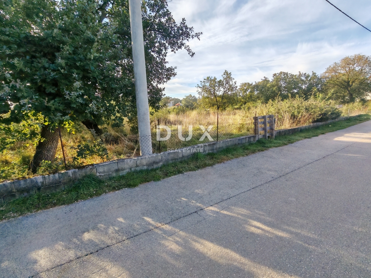 ZADAR, GLAVICA - Terreno edificabile a 7 minuti dalla prima spiaggia!