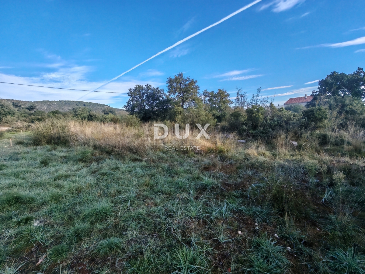 ZADAR, GLAVICA - Terreno edificabile a 7 minuti dalla prima spiaggia!