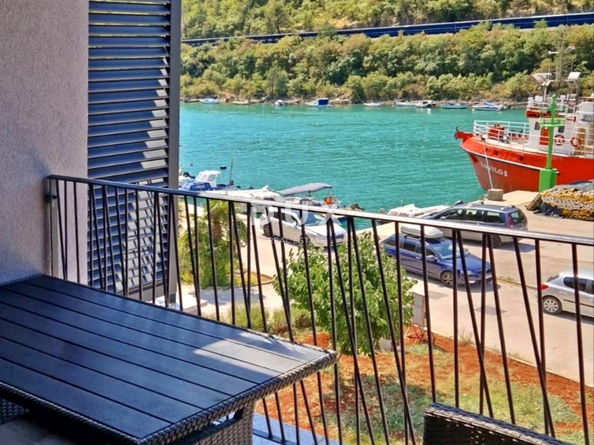 ISTRIA, LABIN - Appartamento prima fila al mare