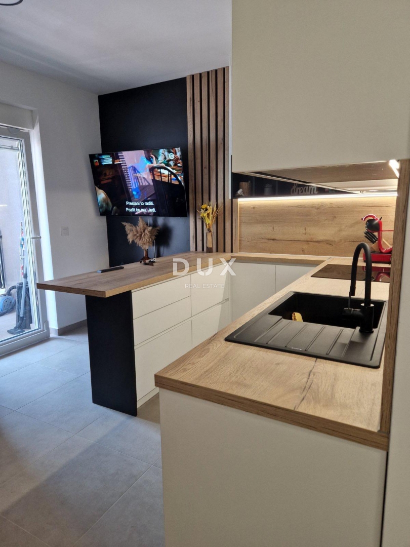 ISTRIA, LABIN - Appartamento prima fila al mare