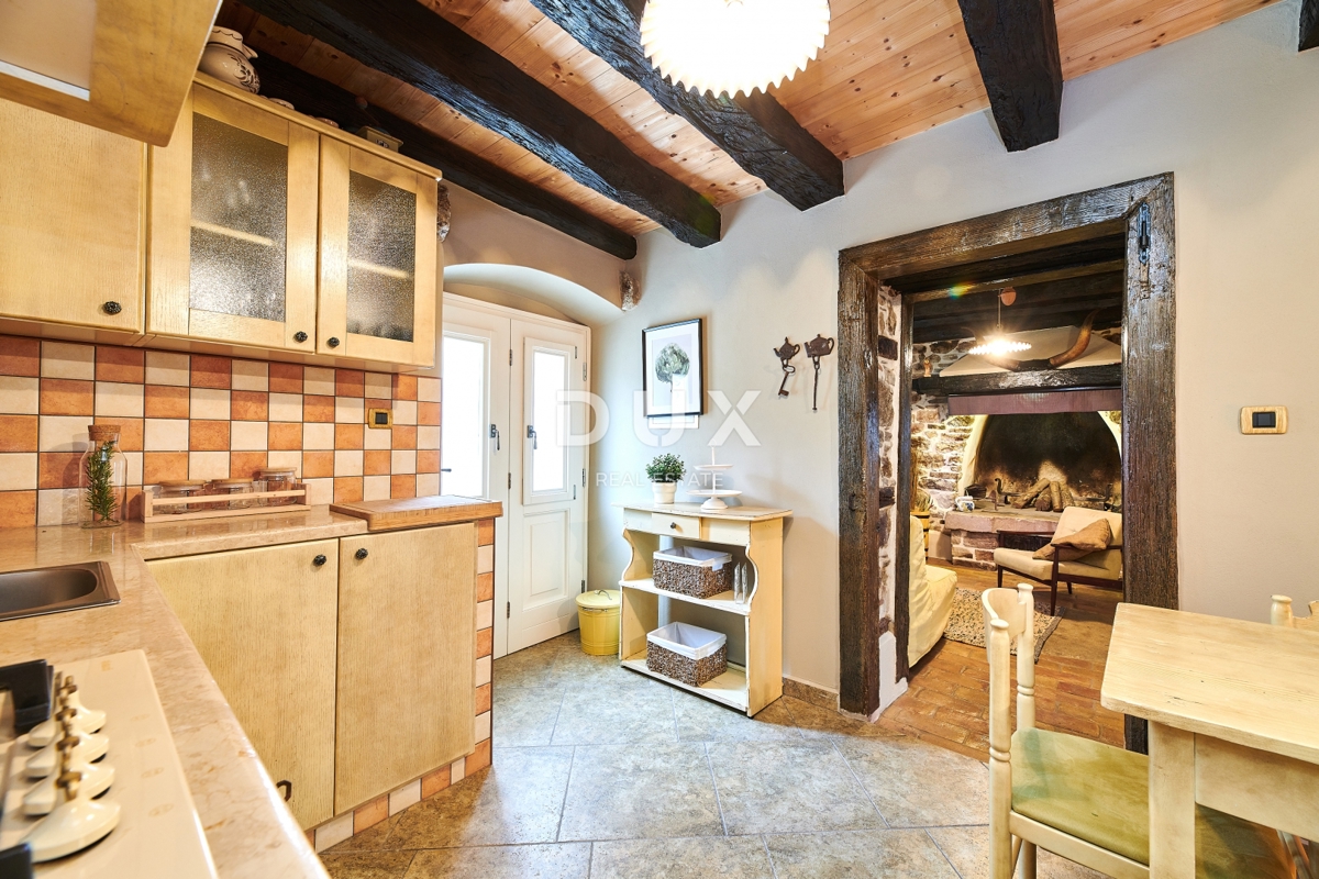 ISTRIA, GRACIŠĆE - VILLA RUSTICA CON PISCINA INTERNA ED ESTERNA, SAUNA E UNA COMBINAZIONE DI LUSSO E AUTENTICITÀ