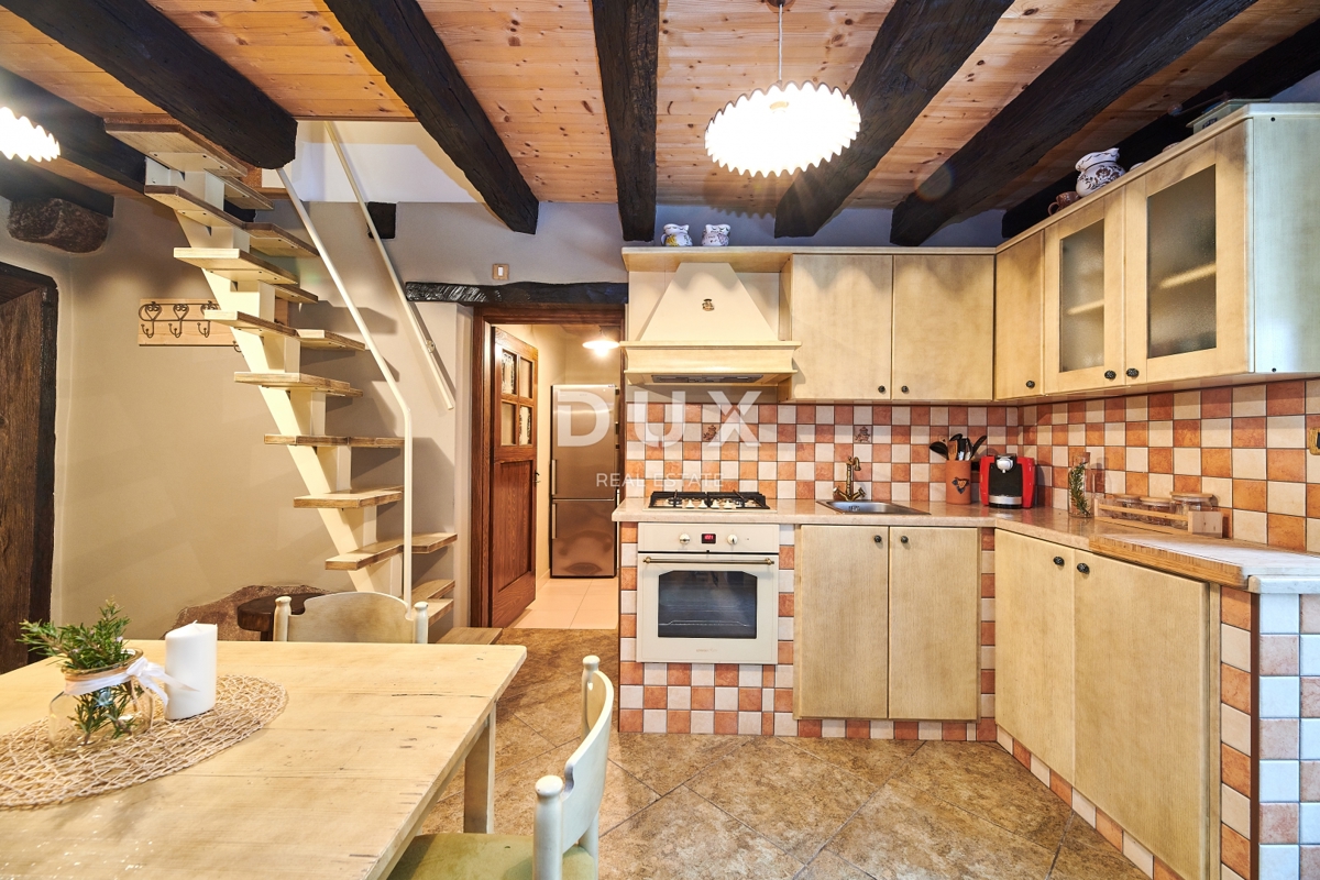 ISTRIA, GRACIŠĆE - VILLA RUSTICA CON PISCINA INTERNA ED ESTERNA, SAUNA E UNA COMBINAZIONE DI LUSSO E AUTENTICITÀ