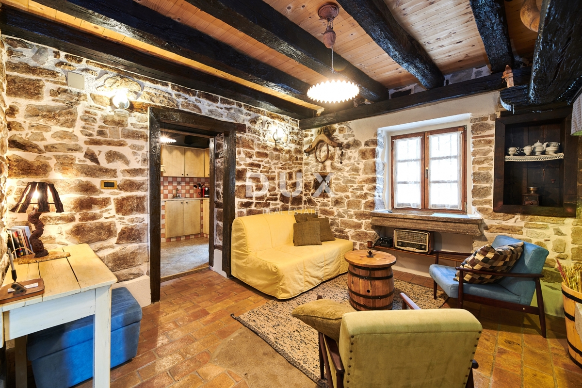 ISTRIA, GRACIŠĆE - VILLA RUSTICA CON PISCINA INTERNA ED ESTERNA, SAUNA E UNA COMBINAZIONE DI LUSSO E AUTENTICITÀ