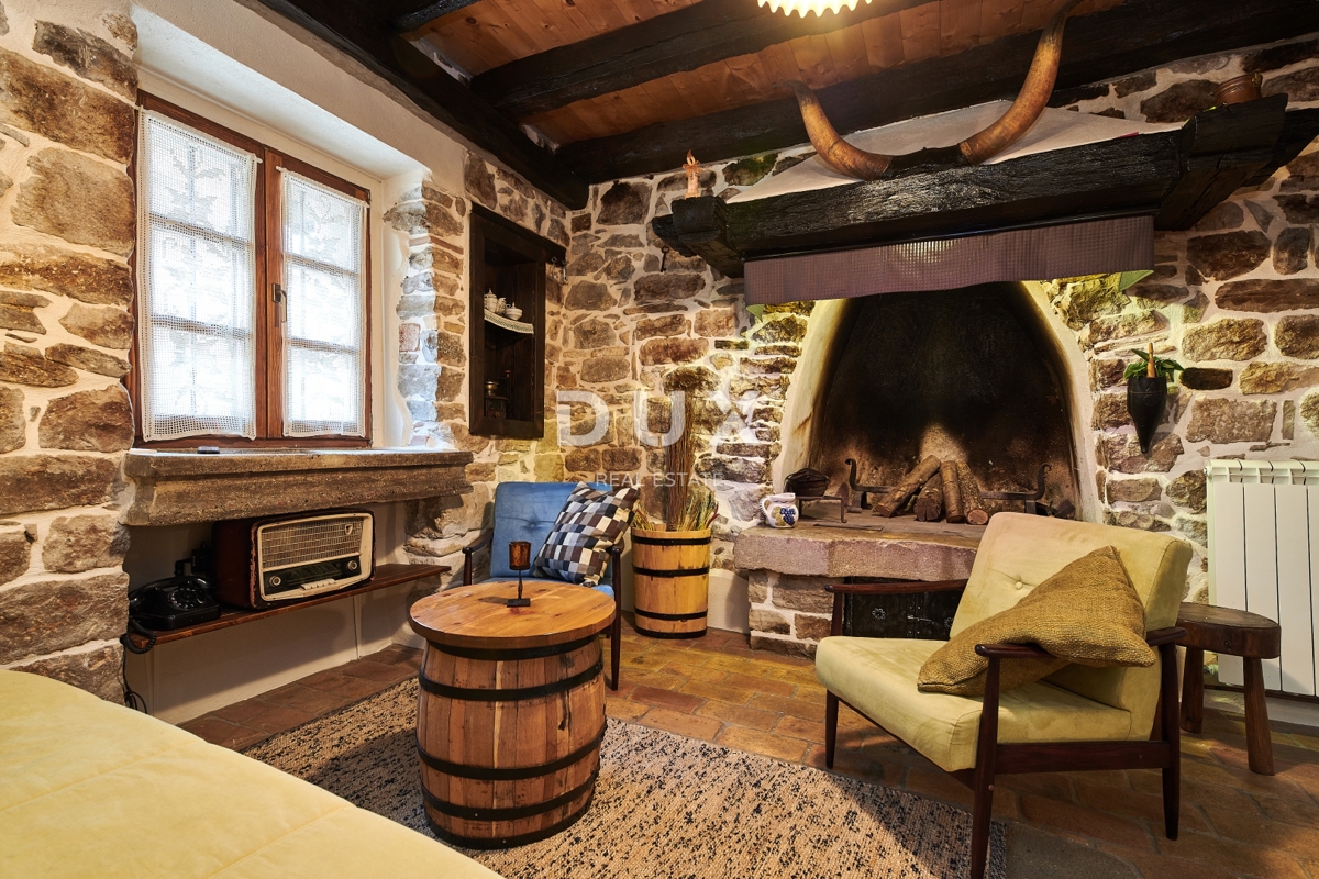 ISTRIA, GRACIŠĆE - VILLA RUSTICA CON PISCINA INTERNA ED ESTERNA, SAUNA E UNA COMBINAZIONE DI LUSSO E AUTENTICITÀ