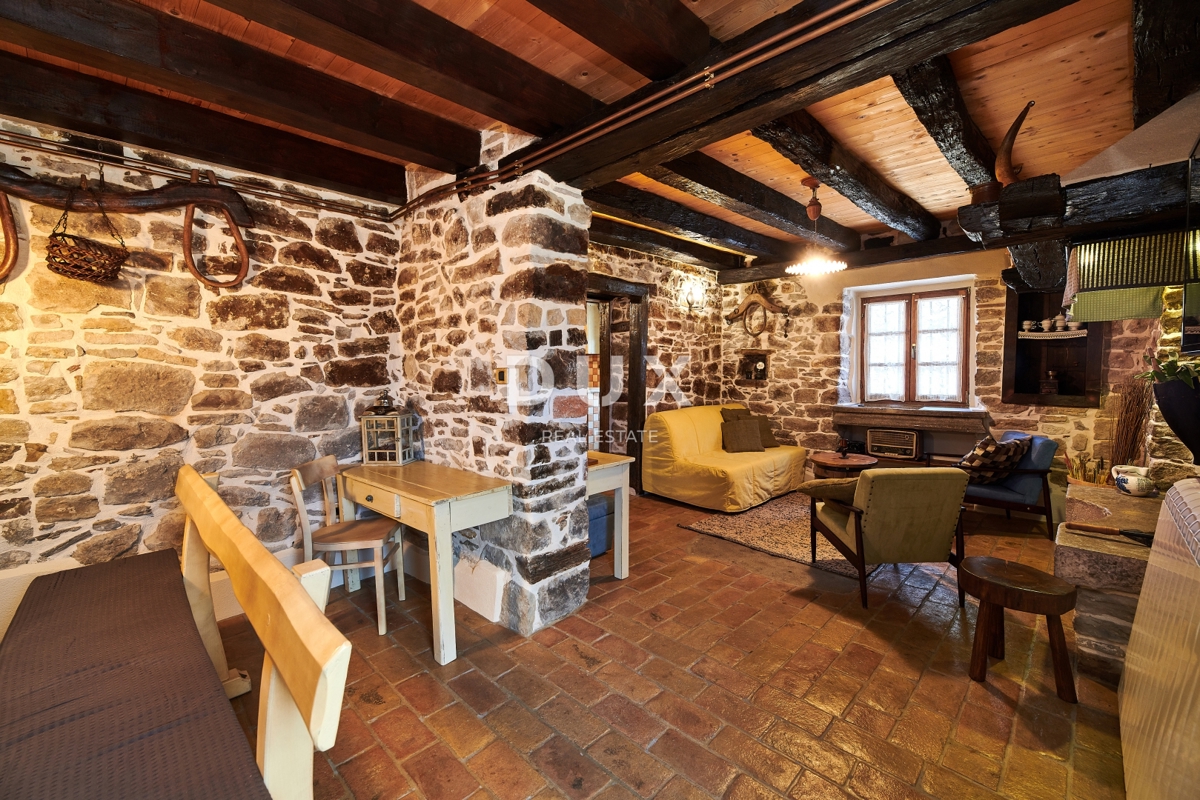 ISTRIA, GRACIŠĆE - VILLA RUSTICA CON PISCINA INTERNA ED ESTERNA, SAUNA E UNA COMBINAZIONE DI LUSSO E AUTENTICITÀ