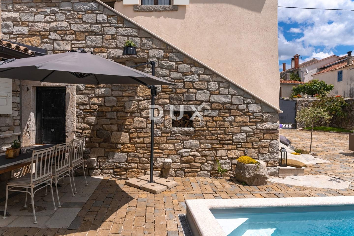ISTRIA, GRACIŠĆE - VILLA RUSTICA CON PISCINA INTERNA ED ESTERNA, SAUNA E UNA COMBINAZIONE DI LUSSO E AUTENTICITÀ
