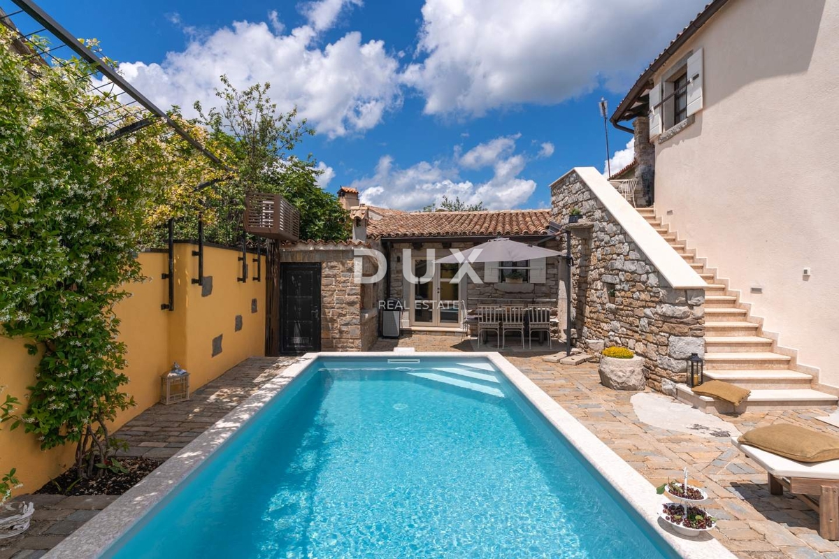 ISTRIA, GRACIŠĆE - VILLA RUSTICA CON PISCINA INTERNA ED ESTERNA, SAUNA E UNA COMBINAZIONE DI LUSSO E AUTENTICITÀ