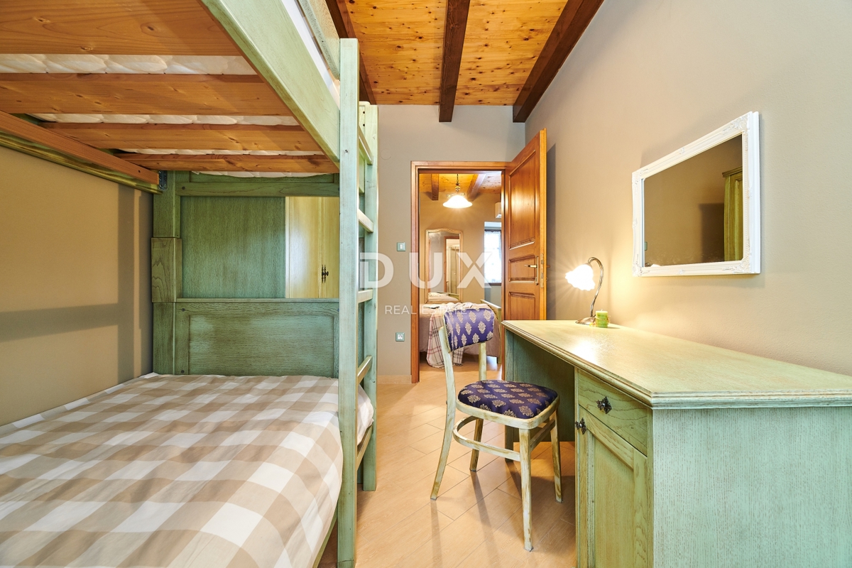 ISTRIA, GRACIŠĆE - VILLA RUSTICA CON PISCINA INTERNA ED ESTERNA, SAUNA E UNA COMBINAZIONE DI LUSSO E AUTENTICITÀ