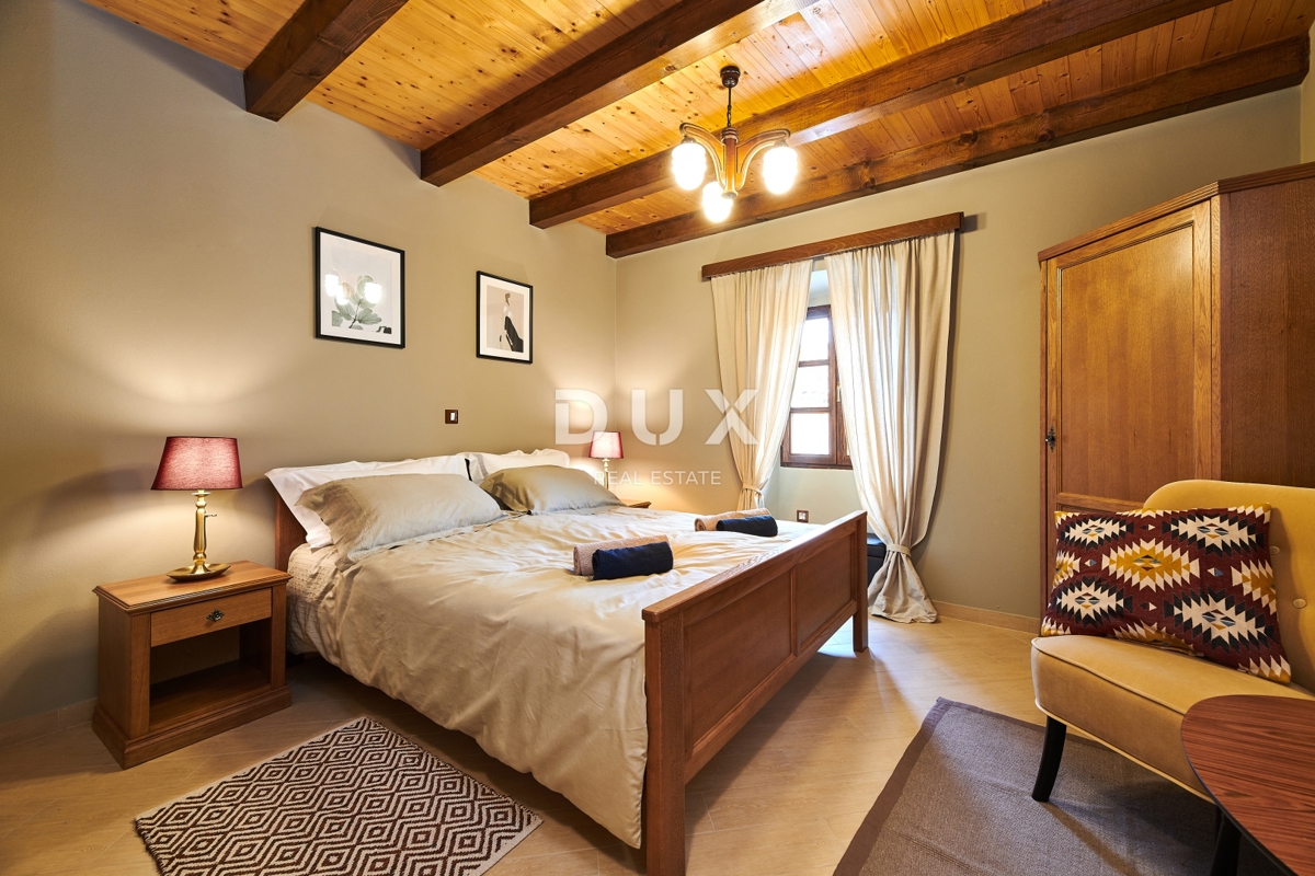 ISTRIA, GRACIŠĆE - VILLA RUSTICA CON PISCINA INTERNA ED ESTERNA, SAUNA E UNA COMBINAZIONE DI LUSSO E AUTENTICITÀ