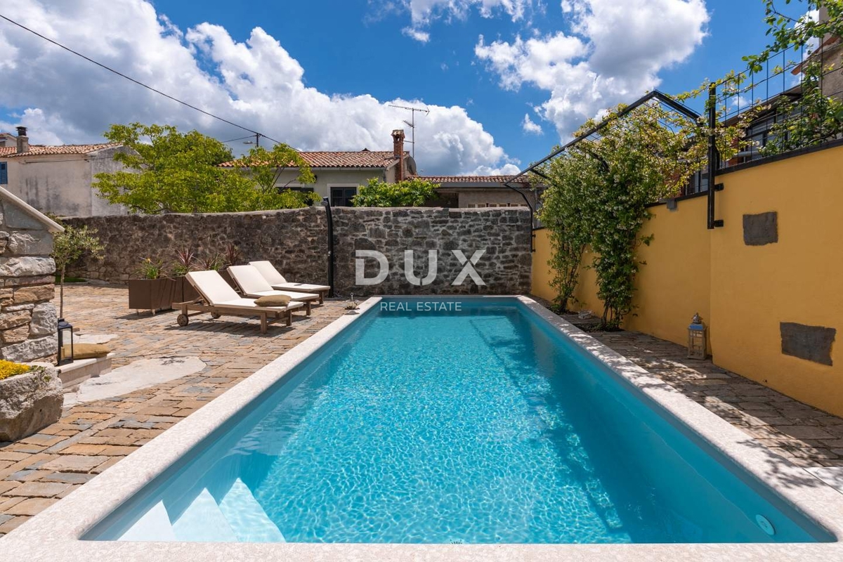 ISTRIA, GRACIŠĆE - VILLA RUSTICA CON PISCINA INTERNA ED ESTERNA, SAUNA E UNA COMBINAZIONE DI LUSSO E AUTENTICITÀ