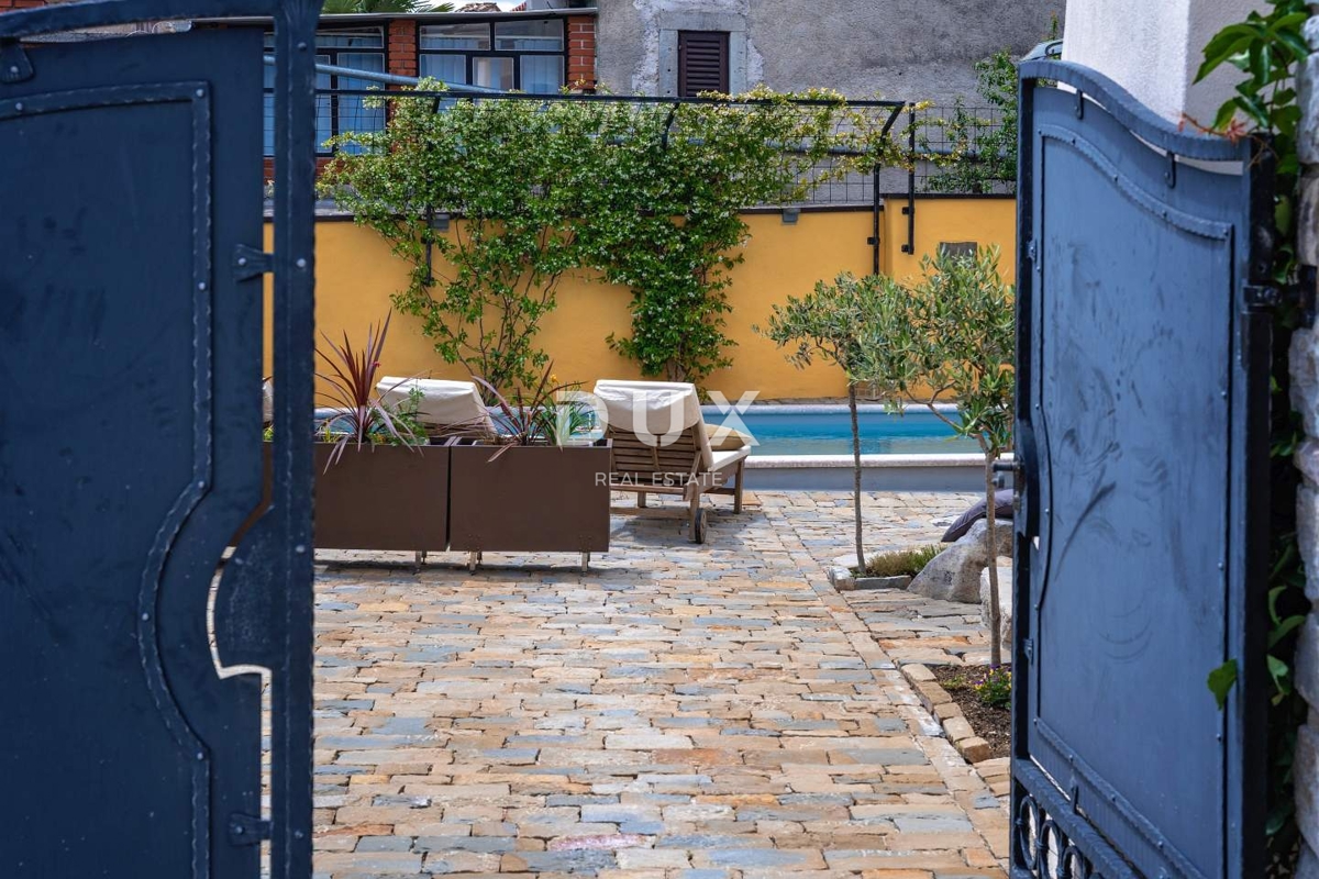 ISTRIA, GRACIŠĆE - VILLA RUSTICA CON PISCINA INTERNA ED ESTERNA, SAUNA E UNA COMBINAZIONE DI LUSSO E AUTENTICITÀ